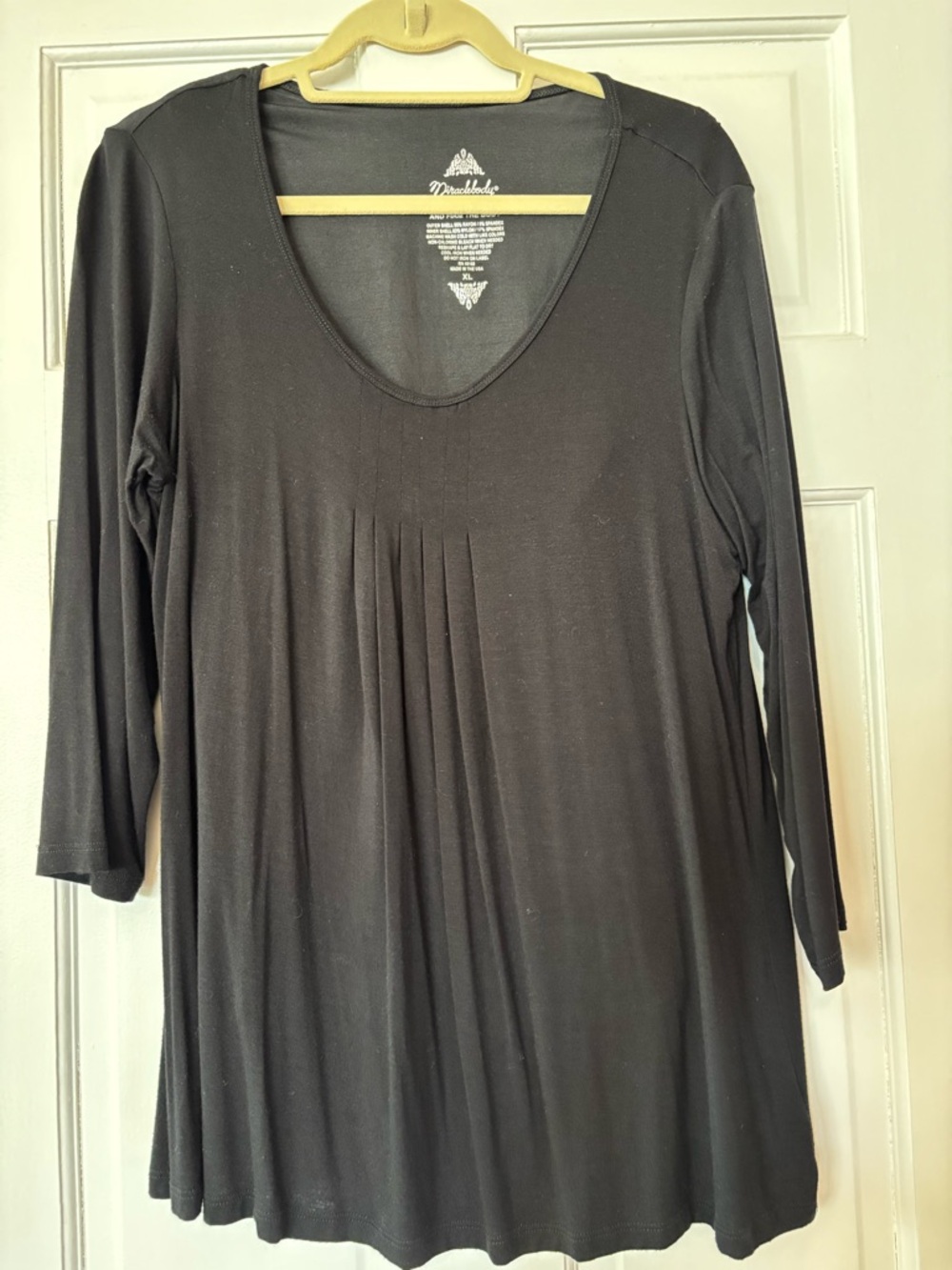 Miriclebody  Black Pleated Scoop-Neck Tunic